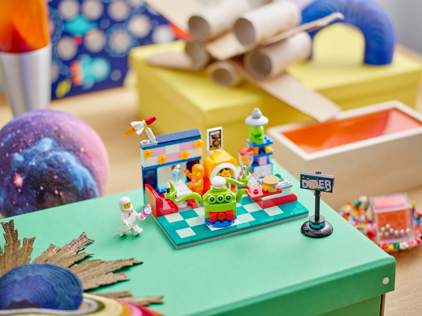 Alien Space Diner - 40687